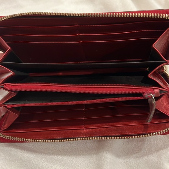 Authentic Gucci Interlocking Heart Zip Wallet - Picture 11 of 11